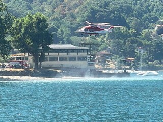 I vigili del fuoco impegnati nelle operazioni di recupero del cadavere a Caldè
