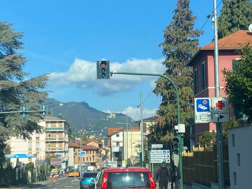 Il semaforo tra viale Borri e via Guicciardini