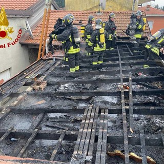 Il tetto bruciato a Vergiate