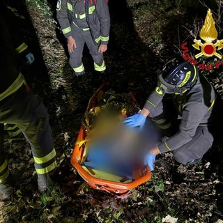 Si perde e cade nel bosco: settantenne salvato dai vigili del fuoco dopo una notte all'addiaccio