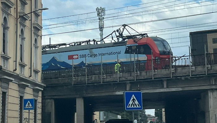 La locomotiva danneggiata