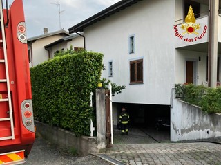 I vigili del fuoco sul luogo dell'incendio