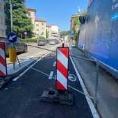 Una transenna sfondata e oggi sostituita: ecco cosa rimane degli incidenti occorsi nella giornata di domenica 24 maggio a due ciclisti in viale Belforte... La corsia ciclopedonale, però, era ed è ancora chiusa Una transenna sfondata e oggi sostituita: ecco cosa rimane degli incidenti occorsi nella giornata di domenica 24 maggio a due ciclisti in viale Belforte... La corsia ciclopedonale, però, era ed è ancora chiusa