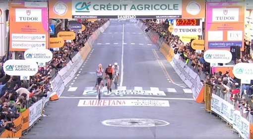 Il &quot;contropiede&quot; di van der Poel firma una Sanremo d'autore. Ganna eroico secondo. Il varesino Turconi in fuga per 200 km