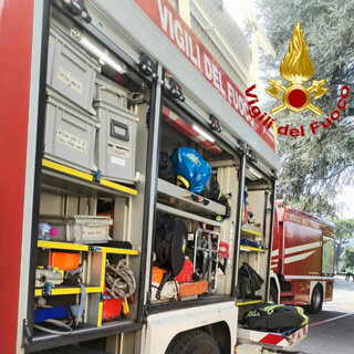 Fiamme in un capannone di Olgiate Olona: in azione i vigili del fuoco Fiamme in un capannone di Olgiate Olona: in azione i vigili del fuoco