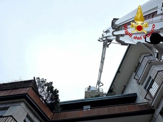 I vigili del fuoco sono stati chiamati a una settantina di interventi per il vento in provincia di Varese I vigili del fuoco sono stati chiamati a una settantina di interventi per il vento in provincia di Varese