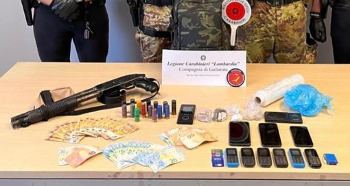Il materiale sequestrato dai carabinieri