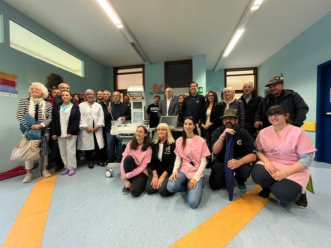 Alcuni momenti della presentazioni delle apparecchiature donate al Del Ponte di Varese