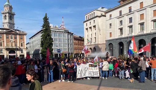 La Varese antifascista scende in piazza: in duecento contro razzismo e intolleranza
