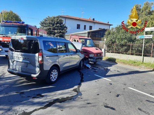 I mezzi coinvolti nello scontro in via Carnia I mezzi coinvolti nello scontro in via Carnia