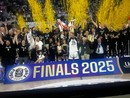 In alto stat Virtus. Lo scudetto del basket è bianconero, la dedica è per Achille In alto stat Virtus. Lo scudetto del basket è bianconero, la dedica è per Achille