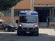 La donna è stata portata in caserma e poi affidata ai sanitari per le valutazioni cliniche del caso La donna è stata portata in caserma e poi affidata ai sanitari per le valutazioni cliniche del caso