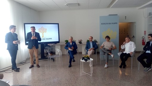 VIDEO. L'Istituto De Filippi inizia l'anno scolastico guardando al futuro: «Un progetto strategico di 10 anni per essere al centro del territorio»