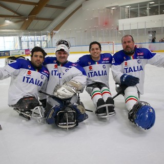 I varesini della Polha in pista con la Nazionale di para ice hockey: da sinistra Gabriele Lanza, Santino Stillitano, Alessandro Andreoni e Roberto Radice