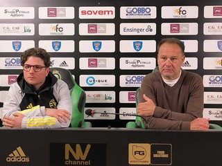 Il dg Max Di Caro e l'allenatore Spilli in conferenza stampa dopo la salvezza