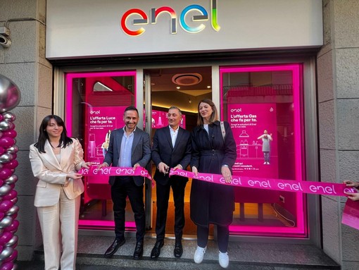 Il taglio del nastro al nuovo Store Enel di via Avegno 1 a Varese