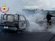 FOTO. Auto prende fuoco sull'A9: passeggeri e conducente abbandonano l'auto in tempo