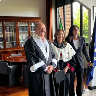 Gerry Scotti con la rettrice dell'Università dell'Insubria Maria Pierro e il ministro dell'Università e della Ricerca Anna Maria Bernini