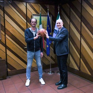 Roberto Cimberio (a destra) con Federico Ferrari, dg di College Basket Borgomanero