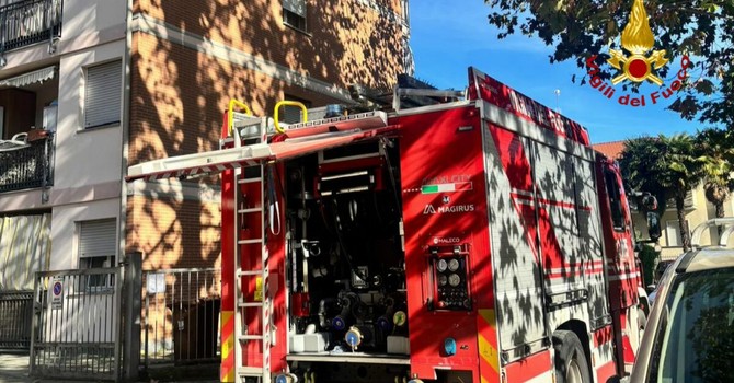 i vigili del fuoco sul luogo dell'incendio i vigili del fuoco sul luogo dell'incendio