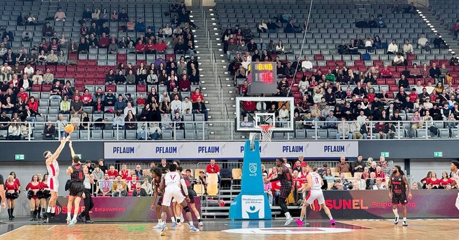 Una tripla di Hale alla Brose Arena Una tripla di Hale alla Brose Arena