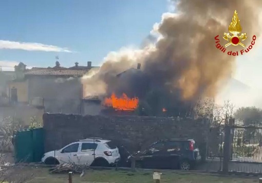 L'incendio scoppiato ad Arcisate L'incendio scoppiato ad Arcisate