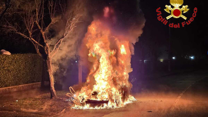 L'intervento dei vigili del fuoco a Busto