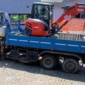 Ritrovato e recuperato il camion con escavatore rubato al fratello dell'ex deputato Matteo Bianchi