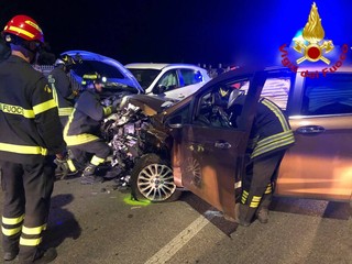 Le immagini dell'incidente avvenuto a Gavirate nella tarda serata di giovedì Le immagini dell'incidente avvenuto a Gavirate nella tarda serata di giovedì