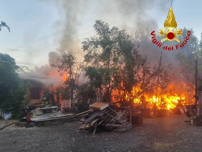 Le immagini dell'incendio Le immagini dell'incendio