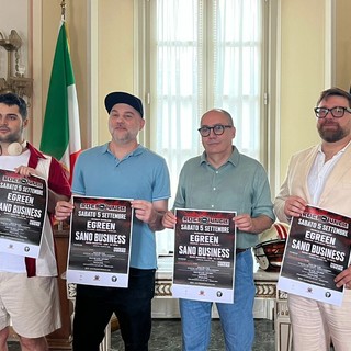 Gli organizzatori di Rock the Jungle insieme all'assessore alla Cultura del Comune di Varese Enzo Laforgia