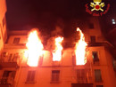 Milano: incendio in appartamento, donna si lancia dal quinto piano e muore