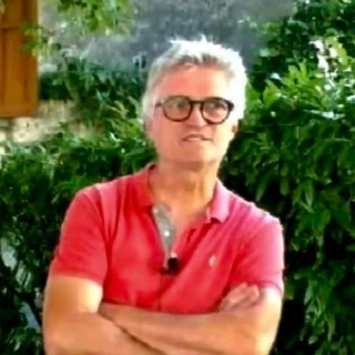 L'uomo di paese che ama Travedona Monate