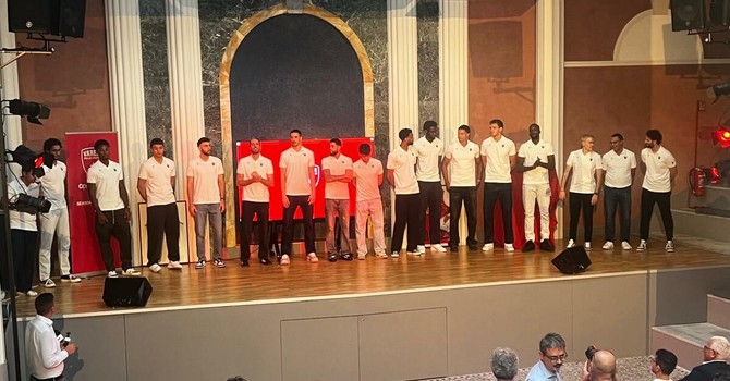 La nuova Pallacanestro Varese al gran completo al Santuccio di Varese La nuova Pallacanestro Varese al gran completo al Santuccio di Varese