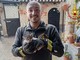 Gattino incastrato da due giorni nella canna fumaria: vigili del fuoco al lavoro per tre ore per liberarlo