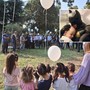 La cerimonia al parco Giotto. Nel riquadro un incontro tra Matteo Granata e Batman, reso possibile da SuperDreams La cerimonia al parco Giotto. Nel riquadro un incontro tra Matteo Granata e Batman, reso possibile da SuperDreams
