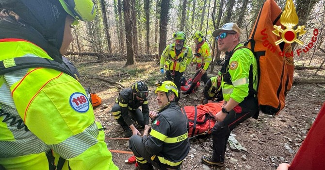I soccorritori impegnati a Barasso I soccorritori impegnati a Barasso