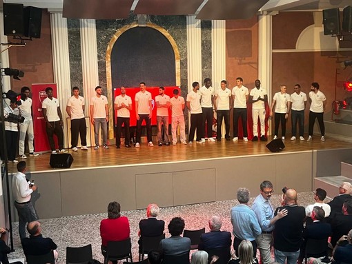 La nuova Pallacanestro Varese al gran completo al Santuccio di Varese La nuova Pallacanestro Varese al gran completo al Santuccio di Varese