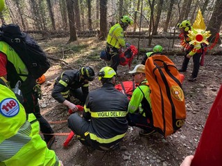 I soccorritori impegnati a Barasso