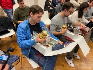 La Camera di Commercio ha dato il benvenuto ai nuovi giovani residenti della nostro provincia attraverso la consegna di un "Welcome Kit" contenente prodotti agroalimentari d'eccellenza delle aziende agricole e materiale informativo turistico La Camera di Commercio ha dato il benvenuto ai nuovi giovani residenti della nostro provincia attraverso la consegna di un "Welcome Kit" contenente prodotti agroalimentari d'eccellenza delle aziende agricole e materiale informativo turistico