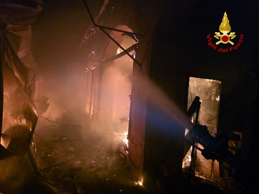 Le immagini dell'incendio di Cocquio Le immagini dell'incendio di Cocquio