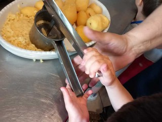 I piccoli dell'asilo Dell'Acqua di Casciago protagonisti all'azienda agricola Sciareda di Cittiglio I piccoli dell'asilo Dell'Acqua di Casciago protagonisti all'azienda agricola Sciareda di Cittiglio