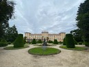 La facciata interna di Villa Recalcati e il suo parco
