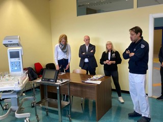 Alcuni momenti della presentazioni delle apparecchiature donate al Del Ponte di Varese