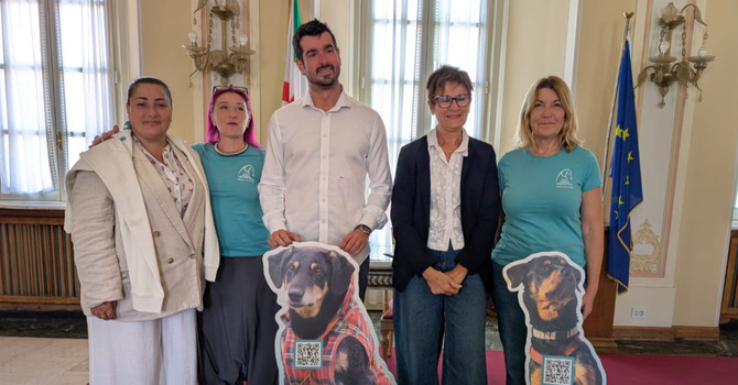 Ai Giardini torna “Musi di Varese”, il primo calendario della città dedicato a cani e umani Ai Giardini torna “Musi di Varese”, il primo calendario della città dedicato a cani e umani