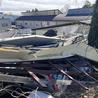 I danni del vento di ieri in via Astico