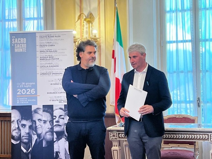 Il direttore artistico del festival Andrea Chiodi con il sindaco di Varese Davide Galimberti
