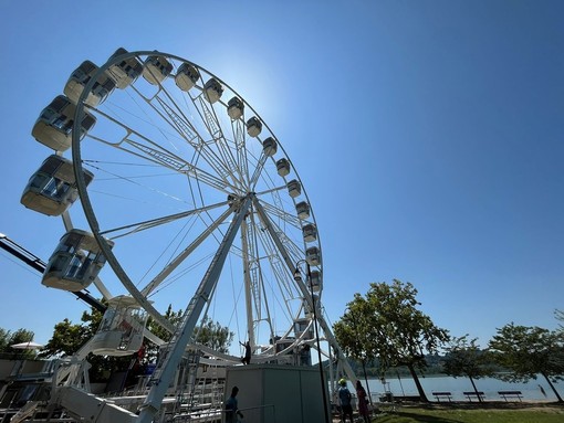 La ruota panoramica alla Schiranna prepara il bis in vista dell'estate varesina
