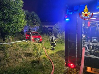 Le immagini dell'incendio di Cocquio