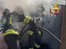 Incendio a Malnate, prende fuoco un deposito di attrezzi